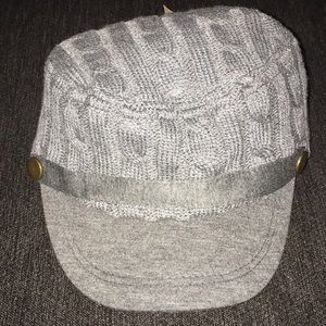Wilson’s Leather cute gray knitted hat